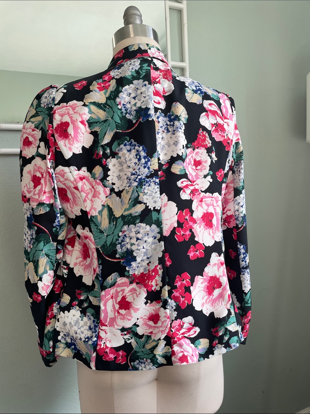 Who What Wear Black Floral Blazer with Pink Lining - Picture 5 of 5
